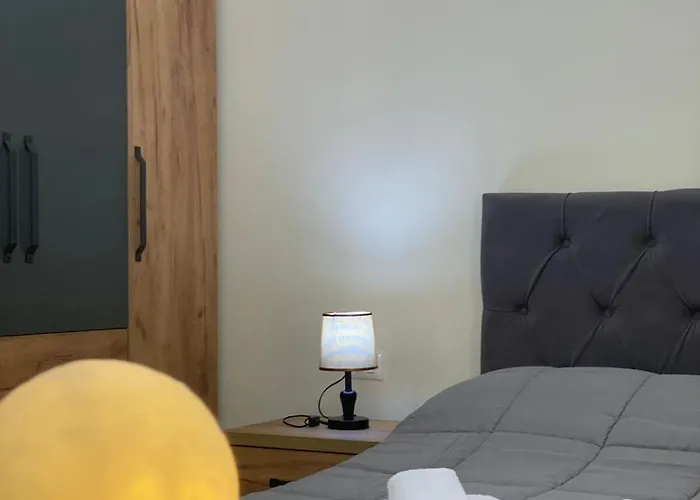 Апартаменты Downtown Gem