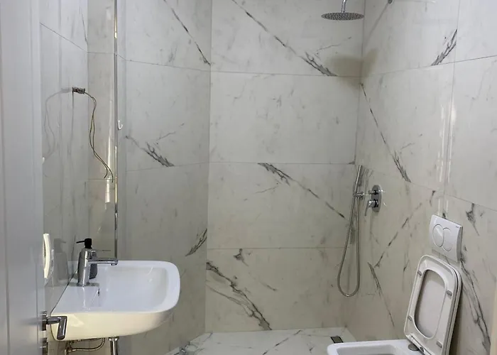 Downtown Gem Апартаменты