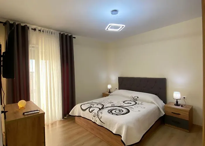 Downtown Gem Апартаменты Шкодер